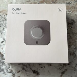 Oura Ring 4 Charger in Light Gray